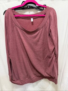Cozy Scoop Neck Women's Sweatshirt in Mauve